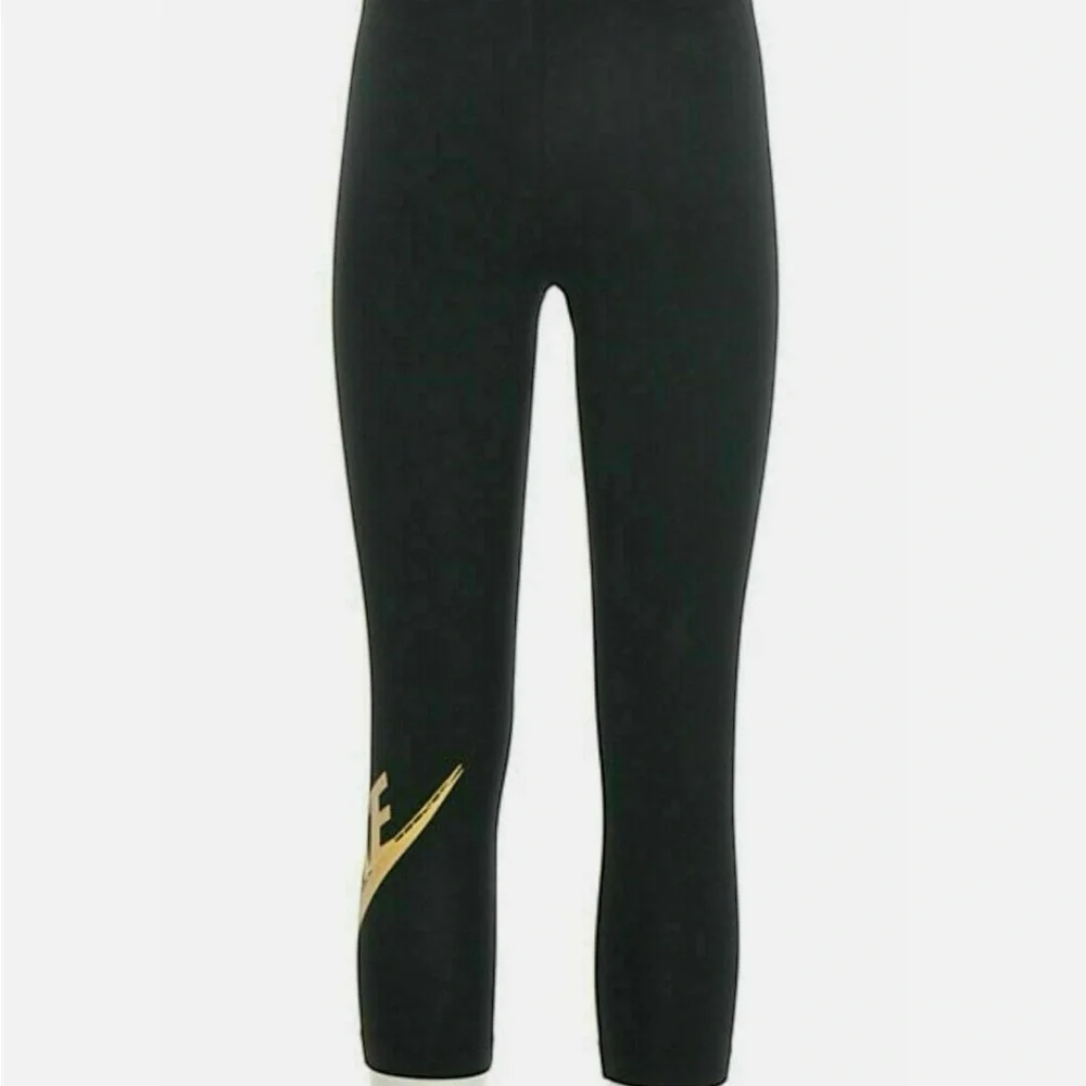 Nike sleek black